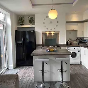2 Bed Sleeps 6 Beach Retreat St Annes On Sea Holiday home