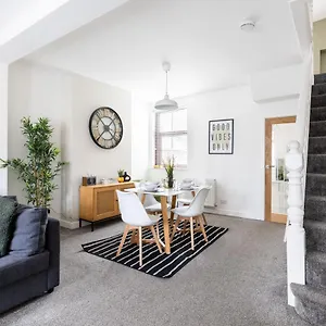 Levi By Koya Homes - 3-bedroom Home, Downtown Cardiff, Free Parking , Cardiff United Kingdom
