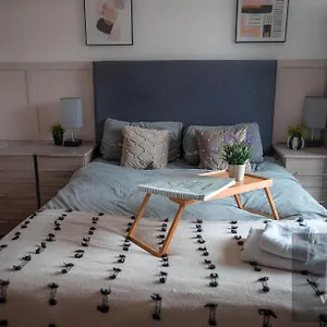 Spacious 1-bedroom With Free Private Parking , Swansea United Kingdom