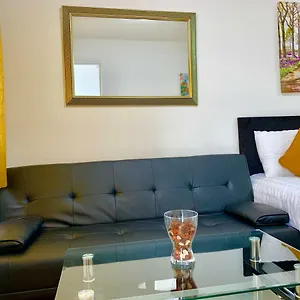 3 Bedrooms, 3 Baths, Spacious Lounge, Full Kitchen, Garden, Ground Floor, Free Parking , London United Kingdom